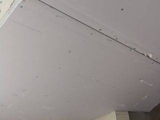 现场背景墙及隔墙施作