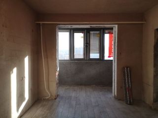 地砖铺贴及地面找平施作