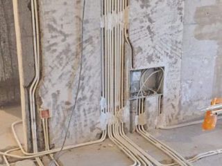 水、电管开槽施作