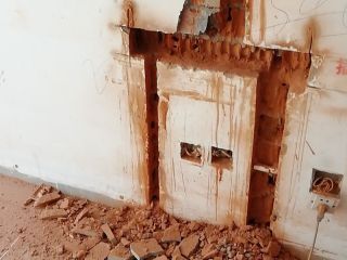水、电管开槽施工