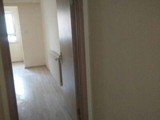 套装门、踢脚线安装