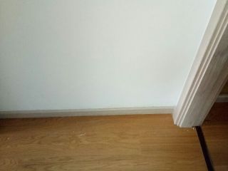 套装门、踢脚线安装